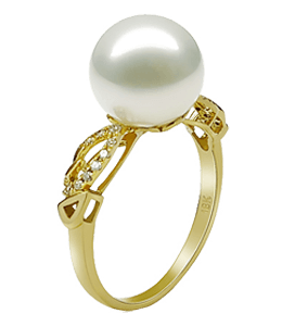 Delicate gold ring with white pearl