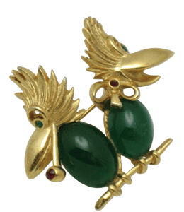 Pair of birds brooch of gold and green emerald