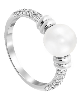 Platinum ring with a pure white pearl