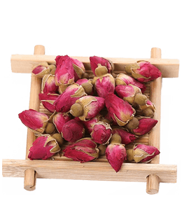 Rose buds in a wooden tray